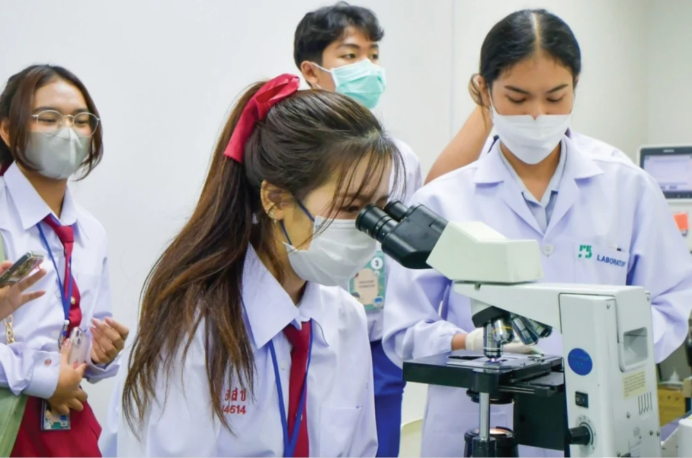 โครงการฝึกประสบการณ์ให้นักศึกษาหรือผู้ที่สนใจสายงานด้าน Healthcare
